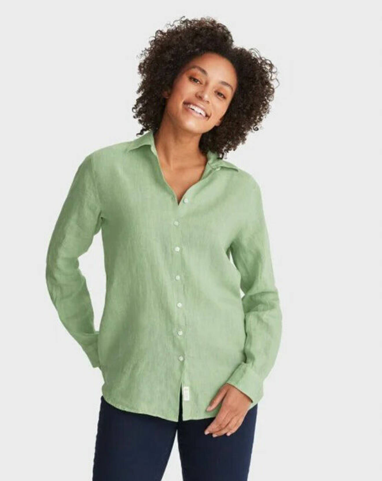 sommarkläder 2022 – grön linneskjorta för dam från Newhouse