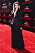Elizabeth Olsen i svart kostym med vid byxa.