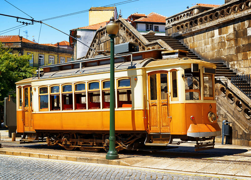 När fötterna börjar bli trötta är det bara att hoppa på en spårvagn. porto resguide