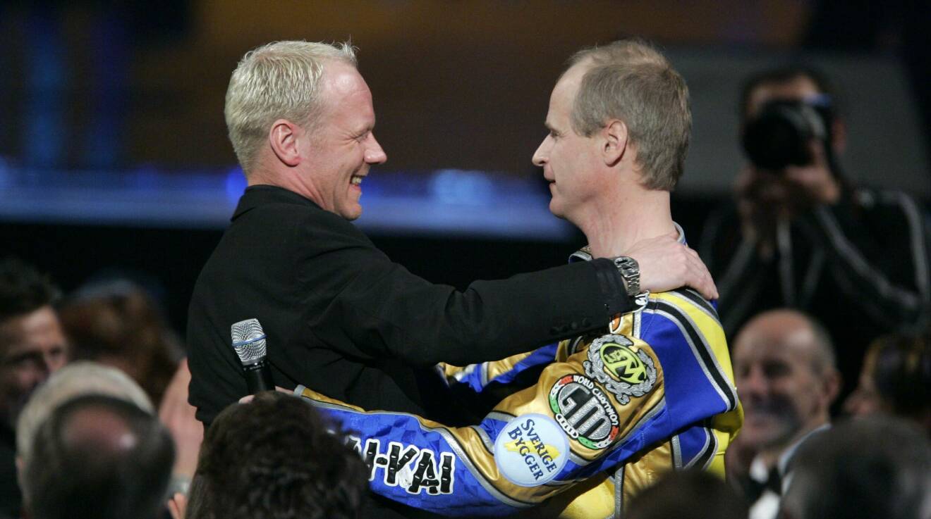 Världsmästaren i speedway, Tony Rickardsson tillsammans med komikern Robert Gustafsson