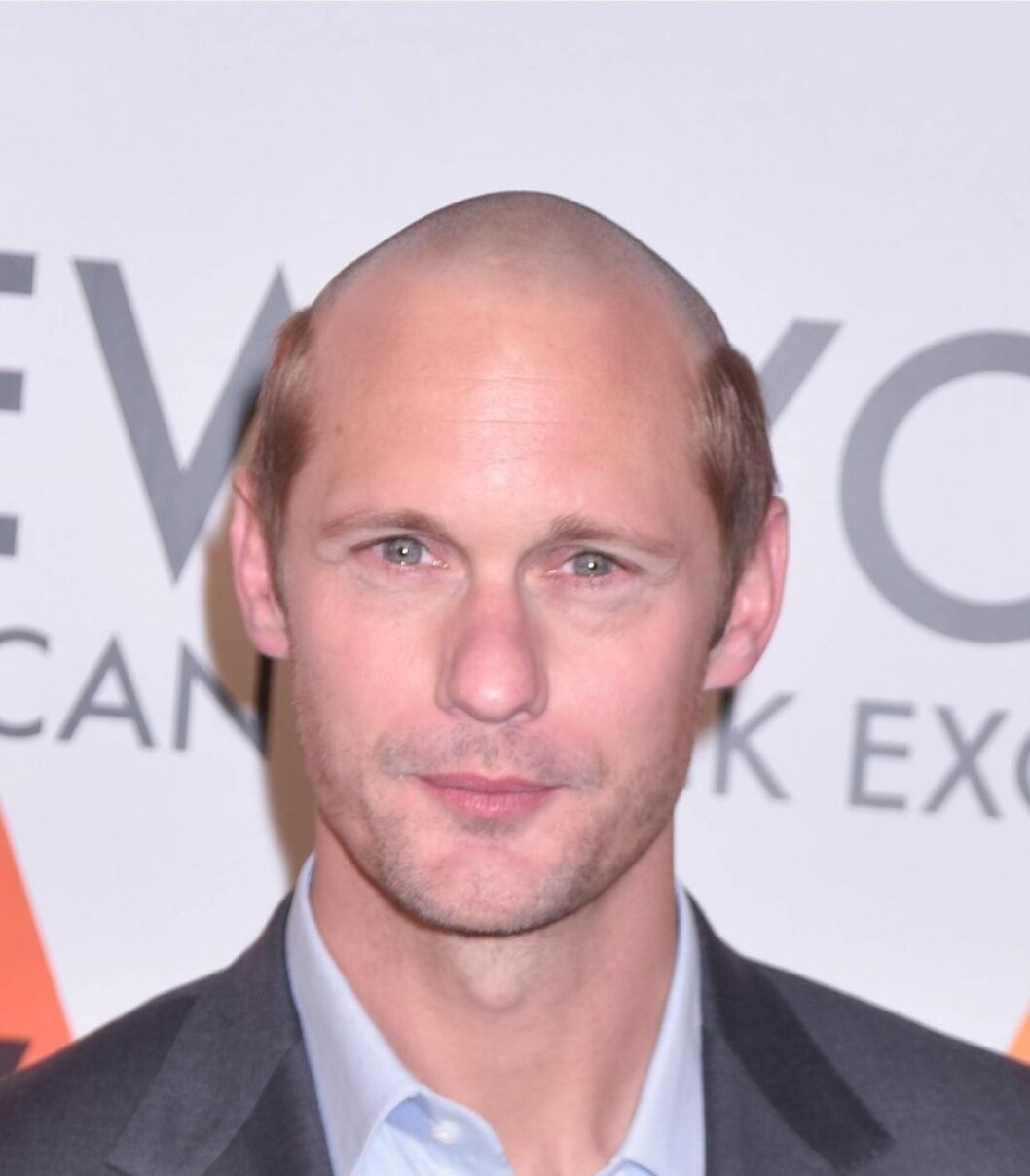 Alexander Skarsgård i sin nya semi-rakade look.