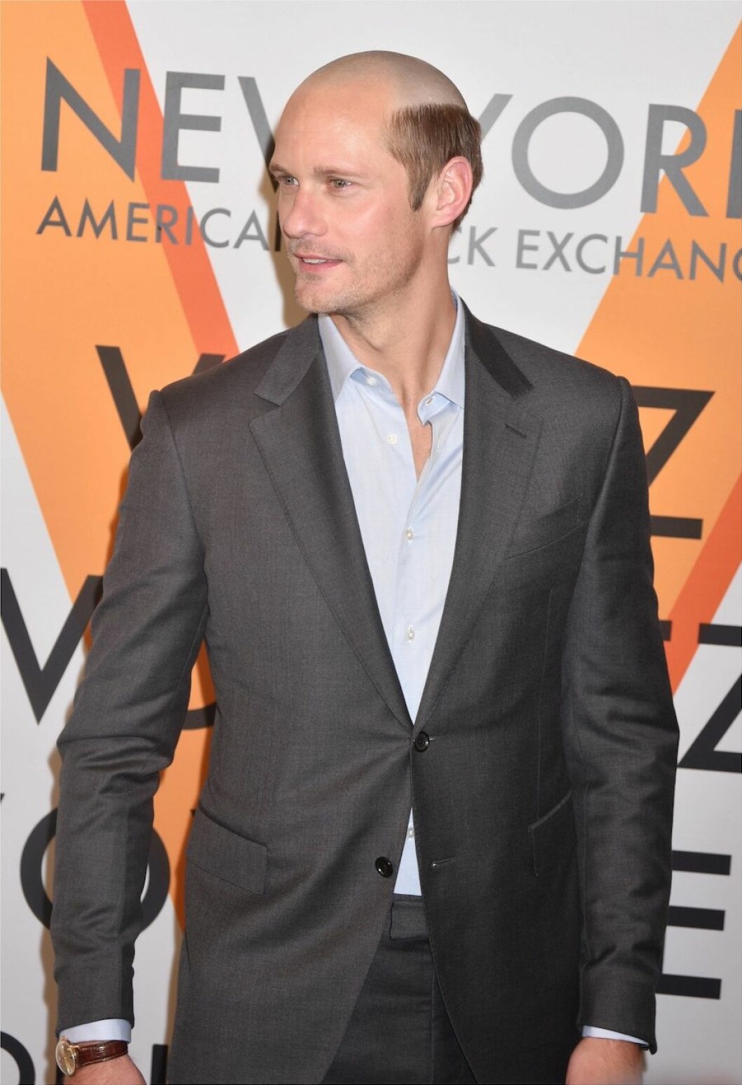 Alexander Skarsgård i sin nya semi-rakade look