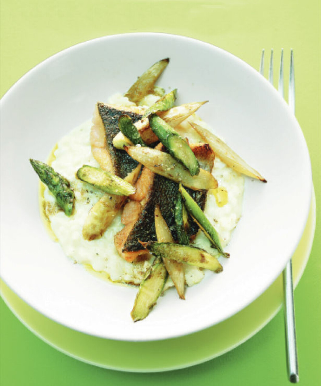 Stekta laxforeller med risotto och karamelliserad sparris
