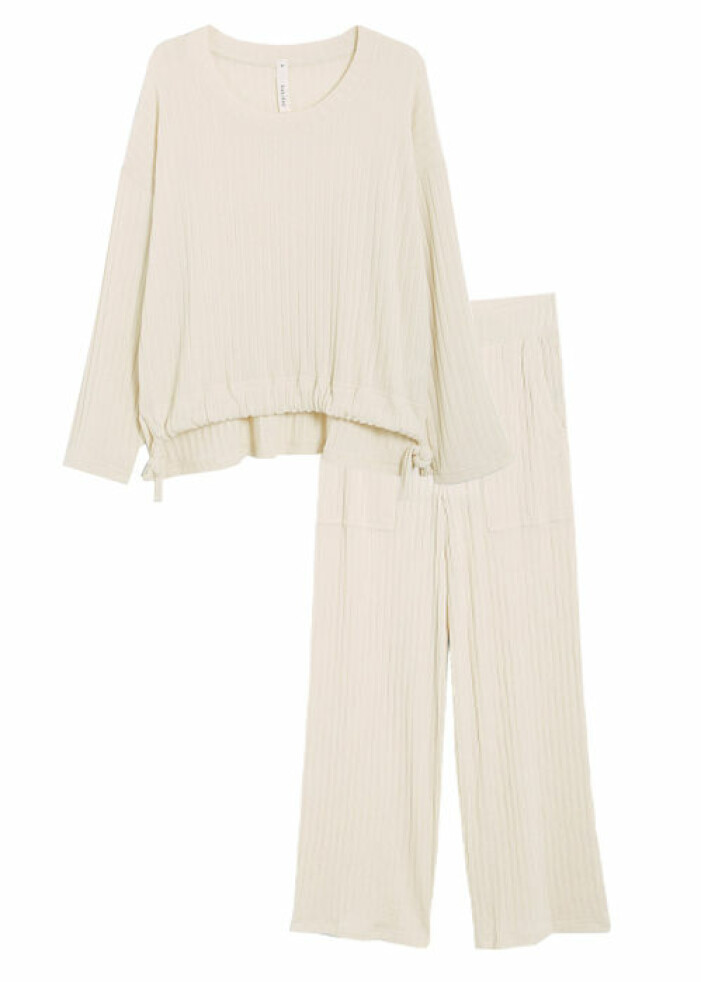stickad sett beige