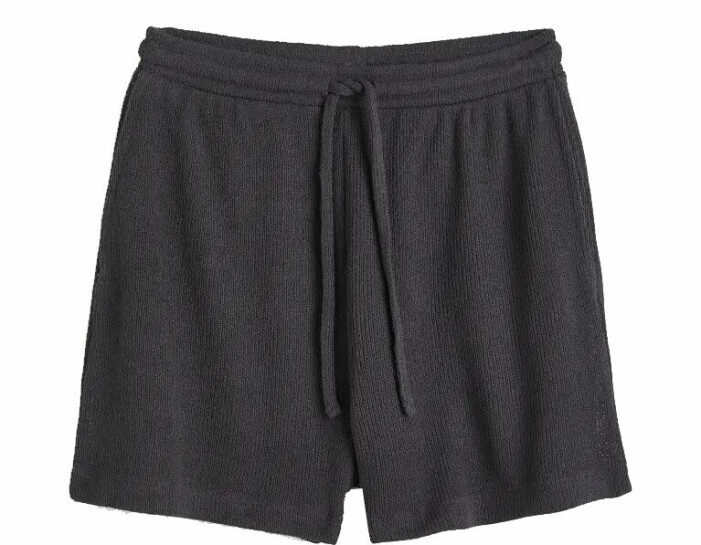 Klicka på bilden för att komma direkt till shortsen. stickade mjukis shorts dam hm