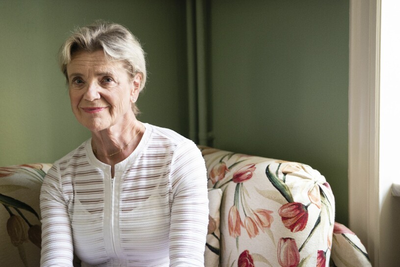 ”Jag har alltid läst mycket, och desto mer jag läste kände jag att jag själv aldrig skulle komma upp till en sådan hög nivå i mitt eget skrivande. Det var lika bra att ägna mina krafter åt att gestalta det andra hade skrivit. Och det har jag gjort i nu 40 år.”