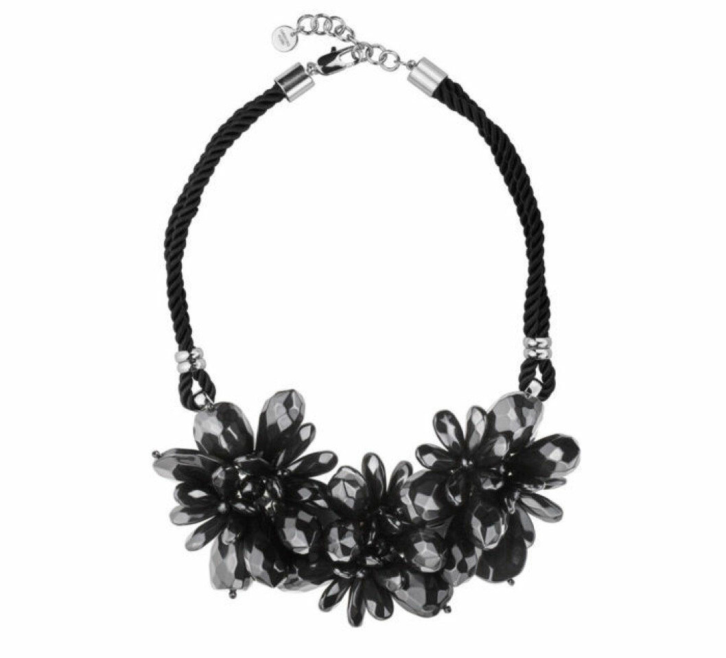 Halsband, 2 349 kr, Dyrberg/Kern. Halsband, 2 349 kr, Dyrberg/Kern.