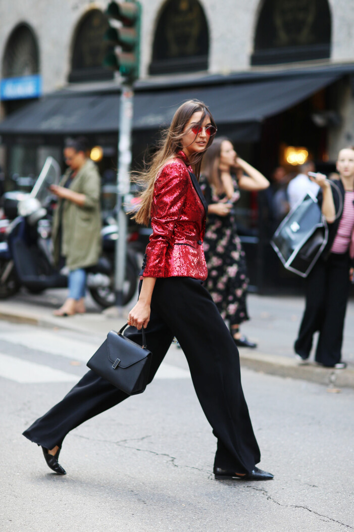 street style med röd paljettkavaj