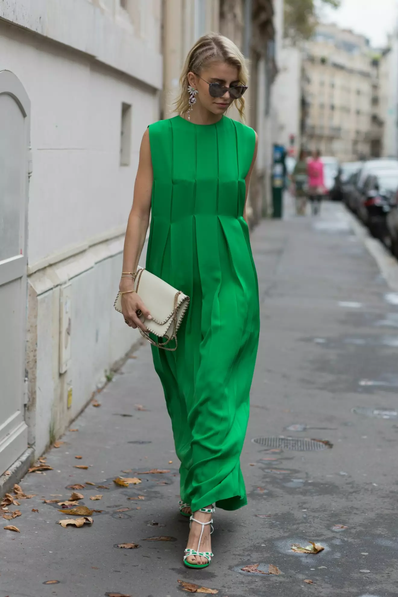 Streetstyle - grön veckad klänning