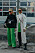 streetstyle med gröna byxor och grön kjol från modeveckan 2022