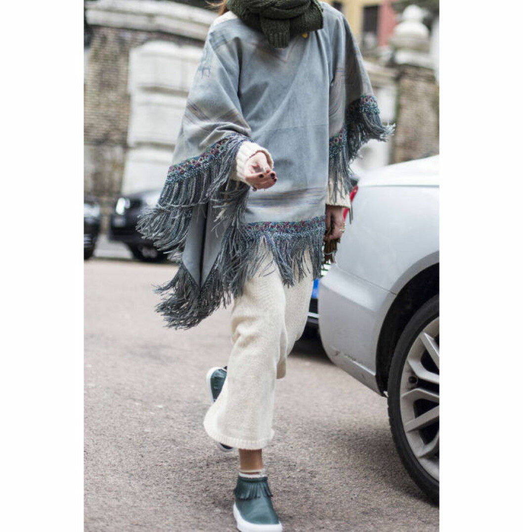 Streetstyle-mode-kvinna-poncho