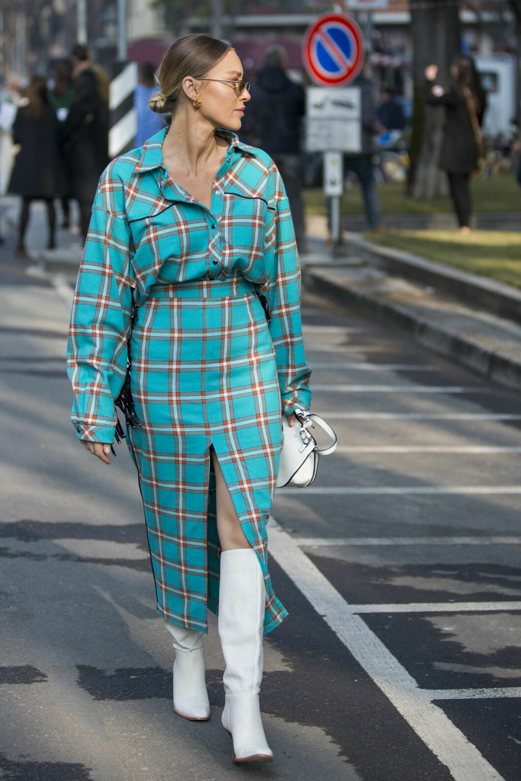 Streetstyle-foto för stylinginspiration. Streetstyle rutig kjol.