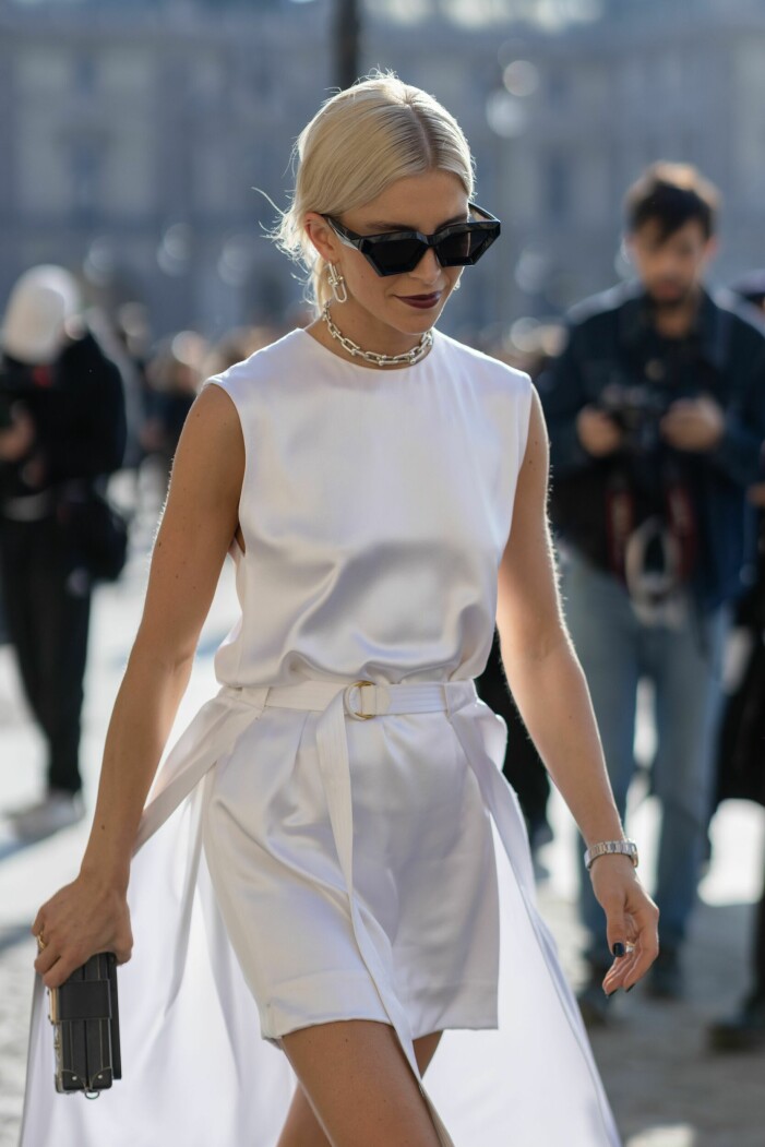 streetstyle vit outfit i siden