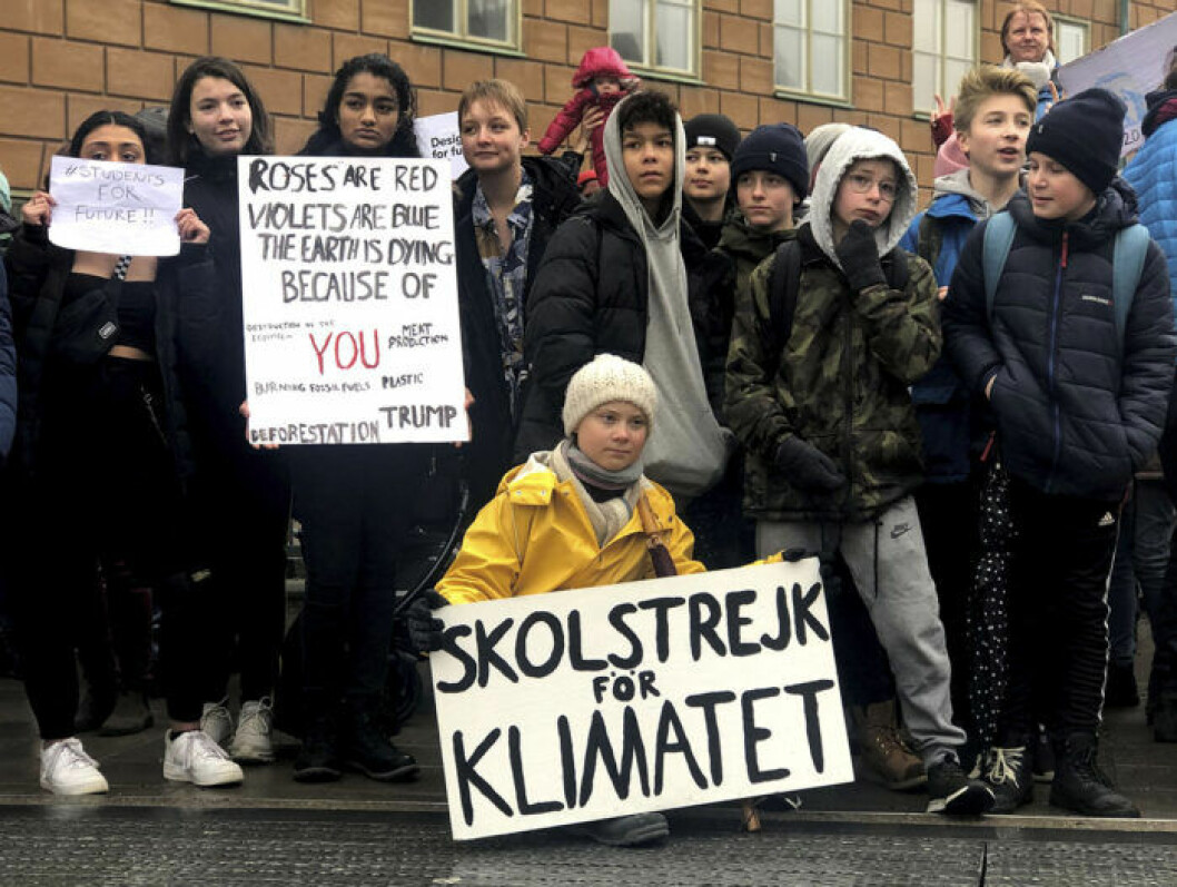 Greta Thunberg utanför Sveriges riksdag på kvinnodagen 8e mars 2019. REUTERS/Ilze Filks Greta Thunberg strejkar på kvinnodagen