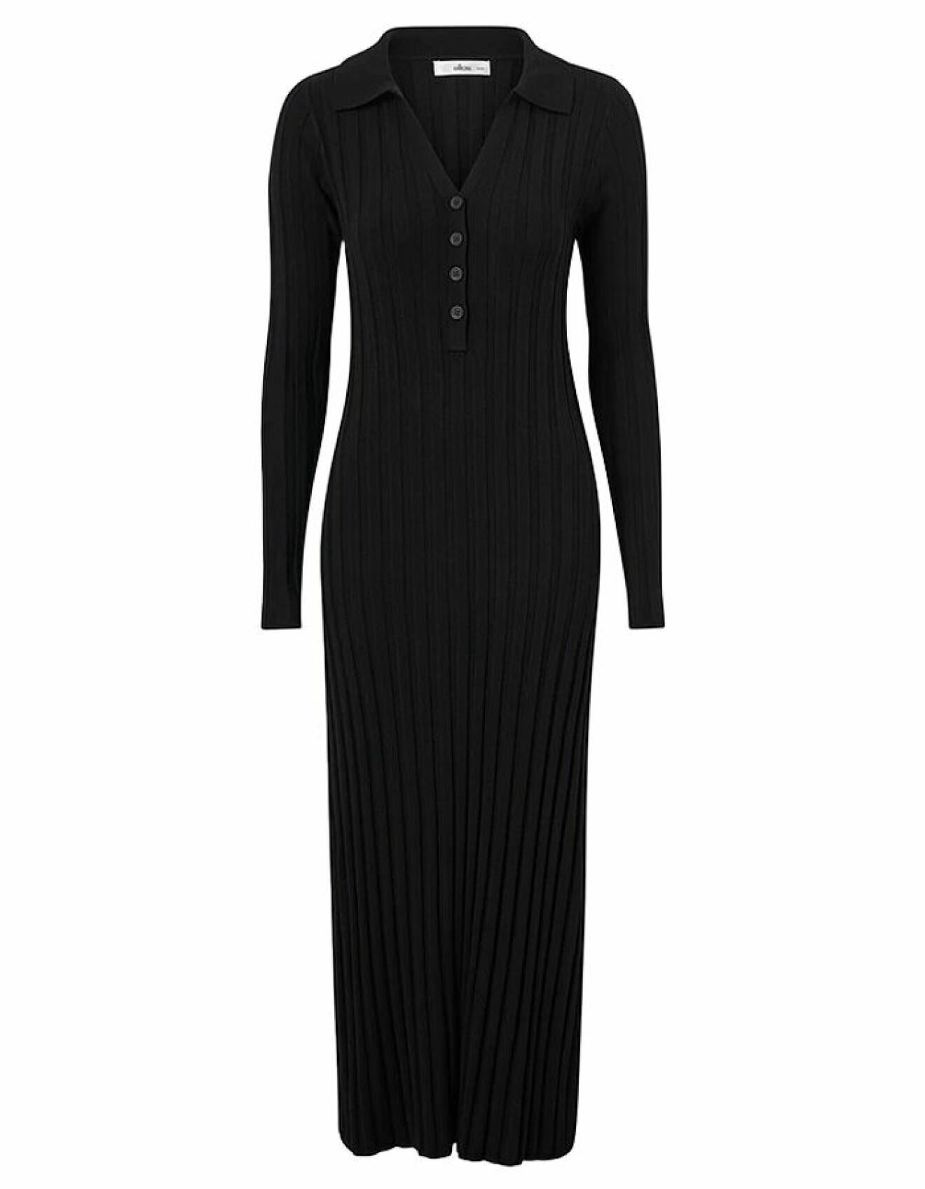 svart lång ribbstickad klänning från ellos collection