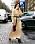 Caroline Issa bär stickad poloklänning på modeveckan i Paris.