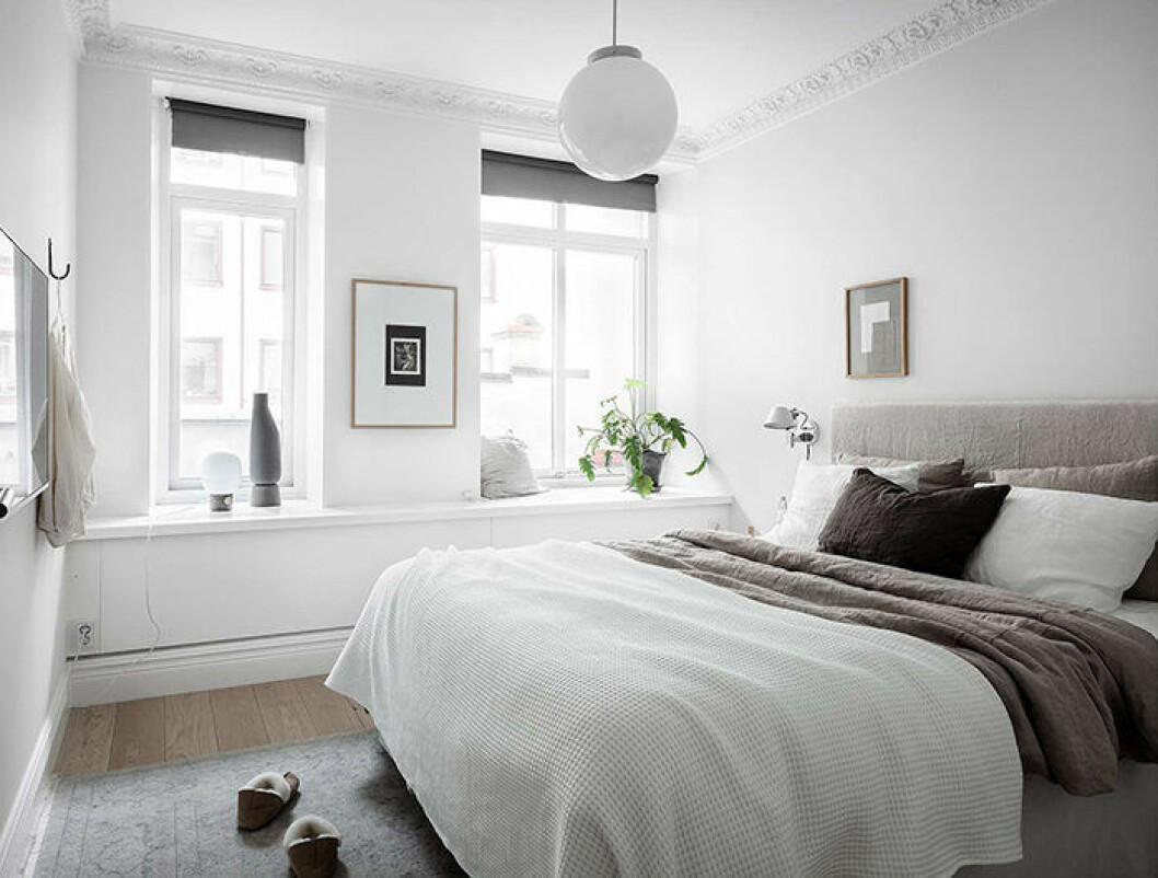 Sovrummet är både roligt och enkelt att göra inbjudande och fint. Foto: Anders Bergstedt Styling: Greydeco för <a href="https://www.instagram.com/alvhem/?hl=sv" target="_blank" rel="noopener">Alvhem</a>/mäklare: Andreas Lundberg Styla sovrummet inför försäljning – enkelt och snyggt!