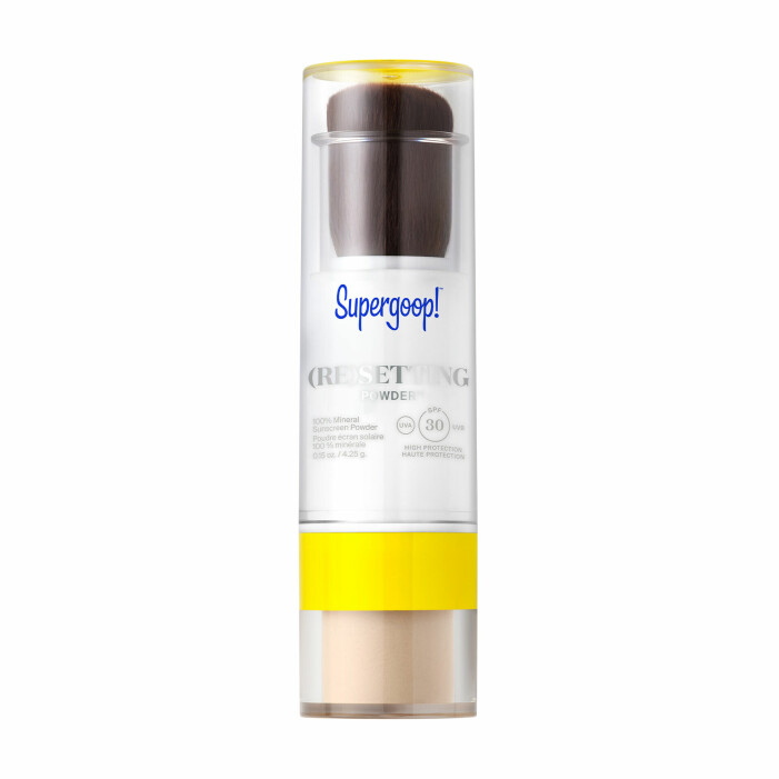 Puder med spf 30 i färgglad hylsa från supergoop