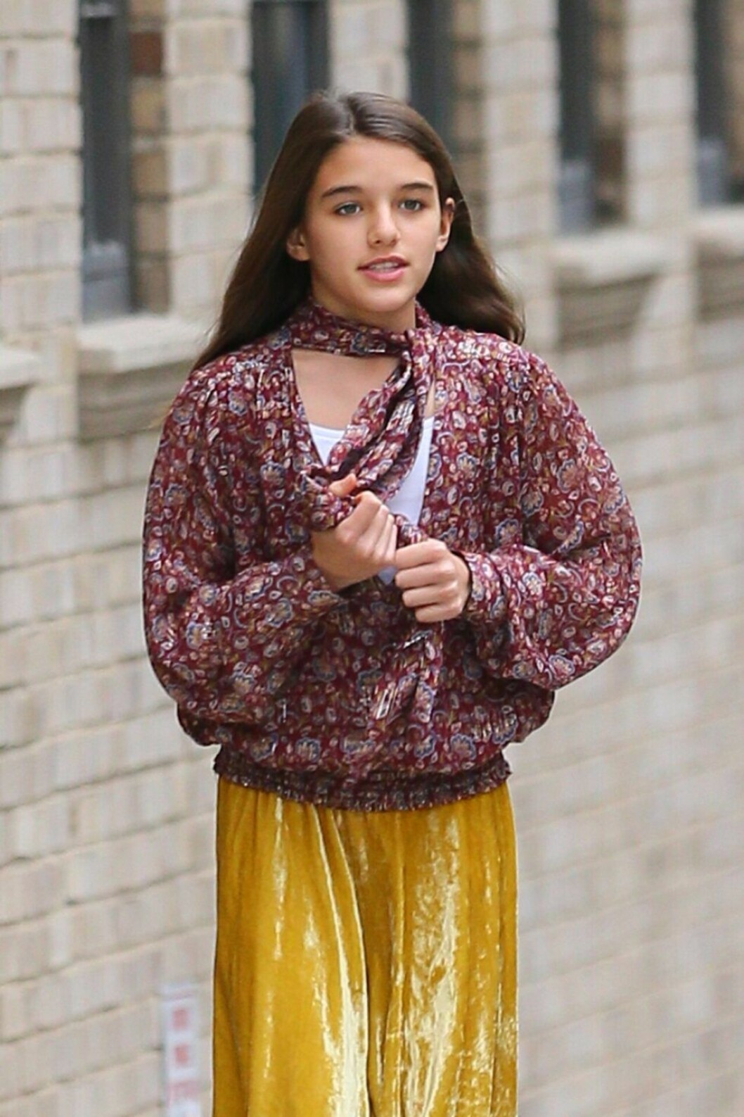 Sure Cruise är dotter till Tom Cruise och Katie Holmes. I dag är hon 13 år gammal. Sure Cruise går på stan