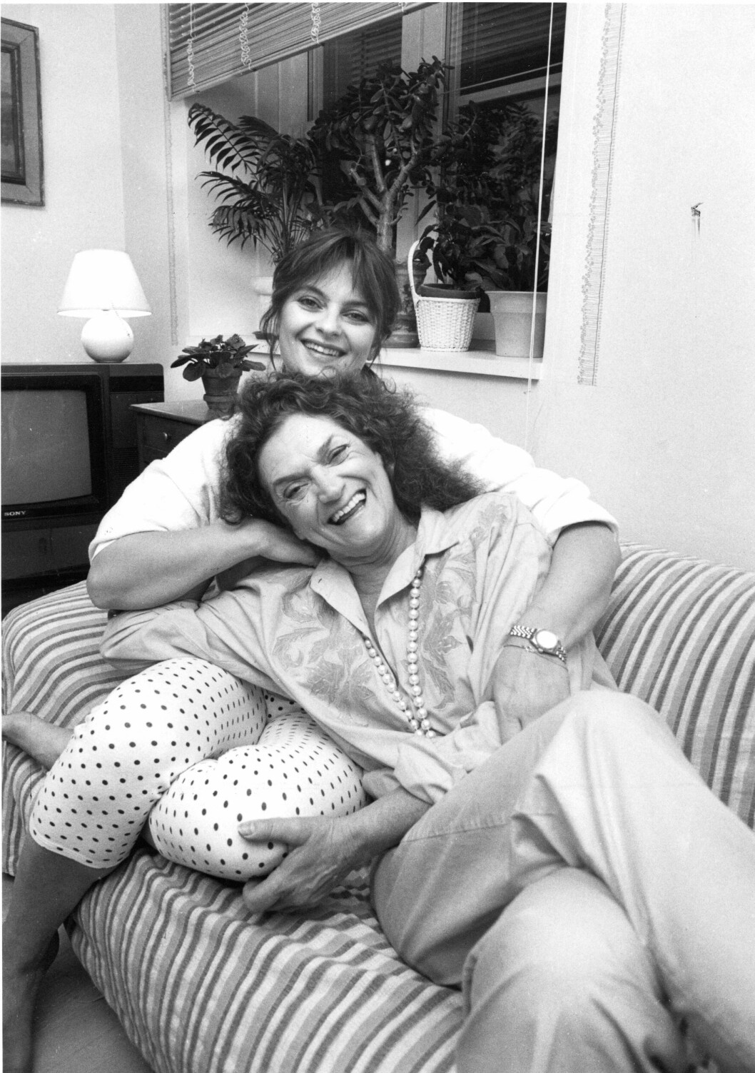 Suzanne Reuter med sin mamma Bojan Westin.