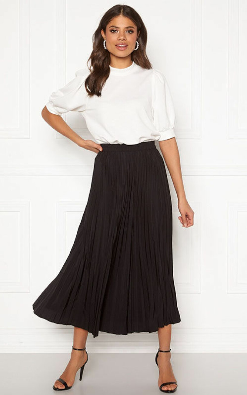 svart-plisserad-kjol-selected-femme
