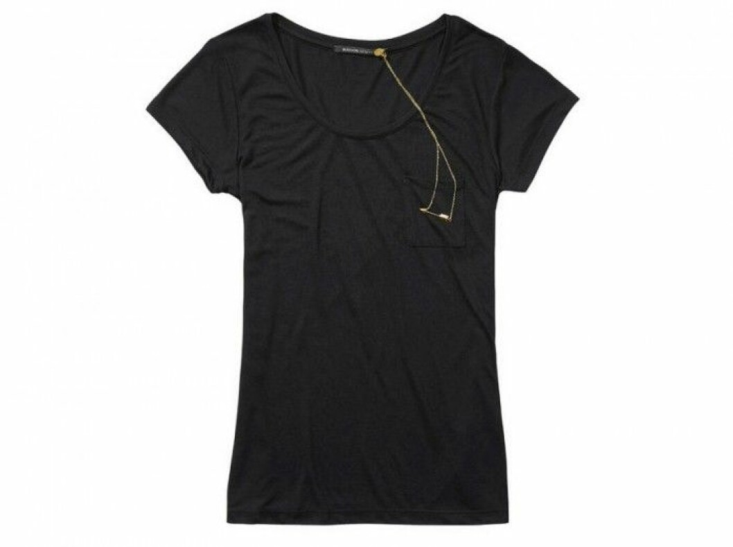 <strong>T-shirt</strong> i polyester/viskos, XS–XL, 400 kr, Maison Scotch. svart T-shirt