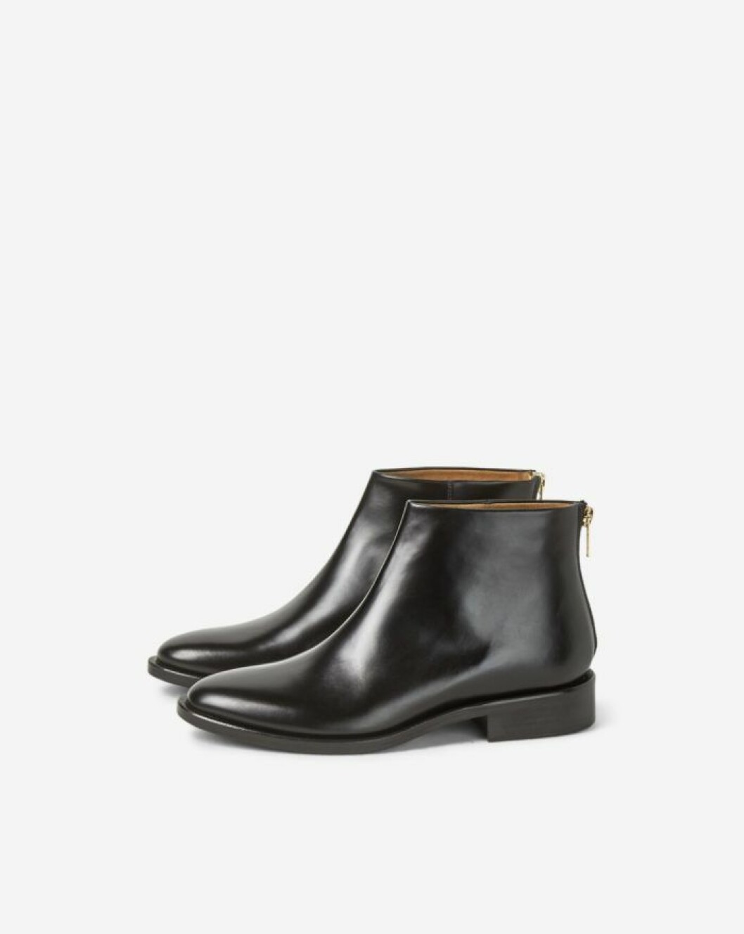 Svarta boots med lag klack fran Filippa K