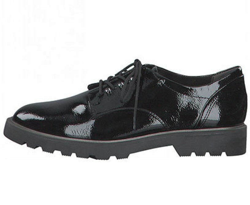 svarta loafers tamaris