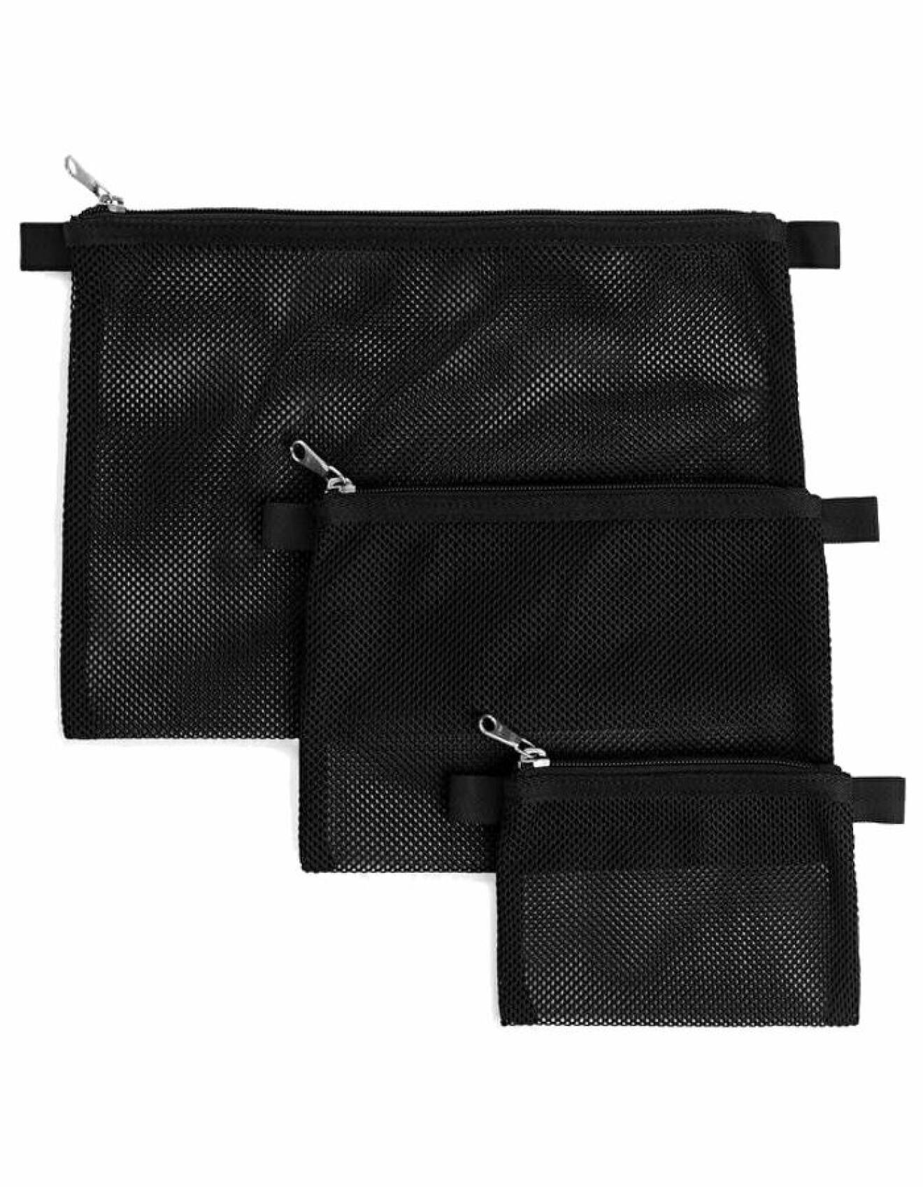 packpåsar för resväskan i svart mesh från arket