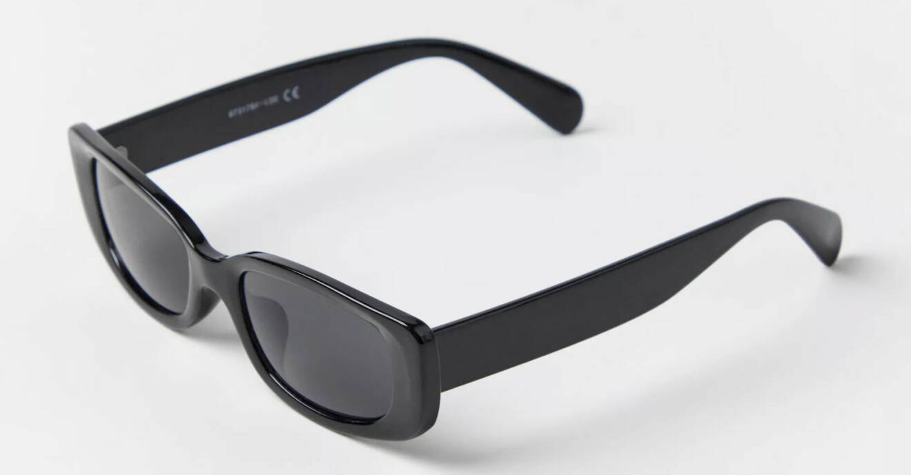 svarta billiga solglasögon från lindex som passar till bikini mode 2024