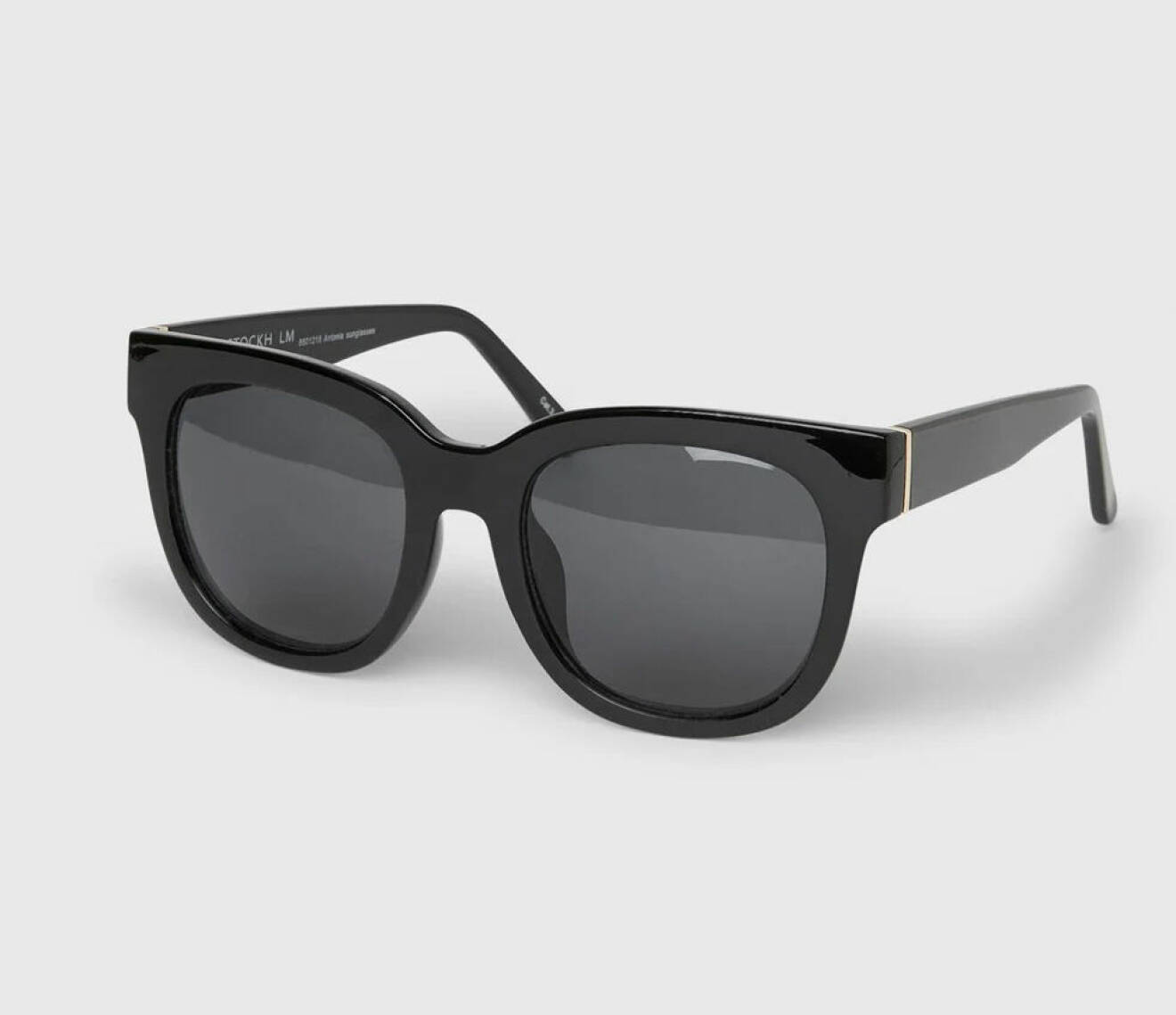 Svarta klassiska solglasögon från MQ Marqet.