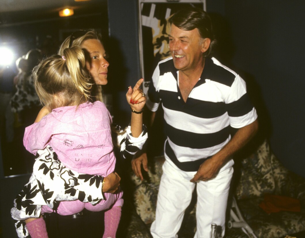 Sascha som barn tillsammans med mamma Ann Zacharias och pappa Sven-Bertil Taube.