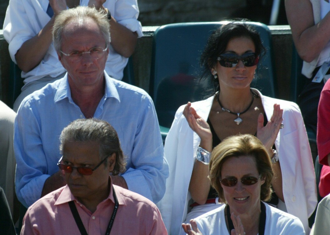 Sven-Göran Eriksson och Nancy Dell’Olio under Båstad Swedish Open 2002. svennis och nancy