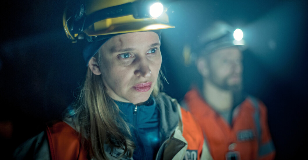 Helen (Vera Vitali) och Lars (Aksel Hennie) White Wall Vera Vitali