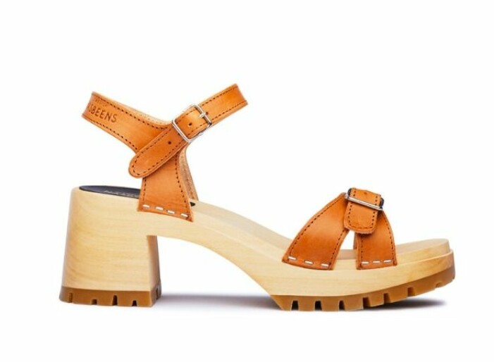 Sandaler, Swedish hasbeens. Sandaler med träklack och rågummisula. Skinnremmar i konjaksbrunt. Silverfärgade spännen. Sandaler från Swedish hasbeens.