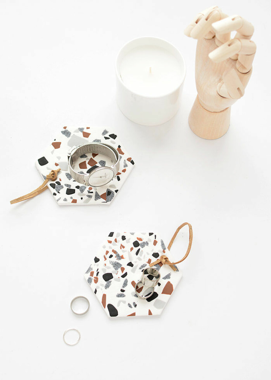 Foto via: <a href="http://www.burkatron.com/2017/11/diy-serving-trays.html" target="_blank" rel="noopener">Burkatron</a> Inredningsdetaljer med terrazzo