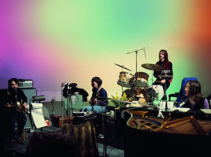 (L-R): Paul McCartney, George Harrison, Ringo Starr and John Lennon in THE BEATLES: GET BACK. Photo by Linda McCartney. © 2020 Apple Corps Ltd. All Rights Reserved. Årets bästa tv-serier: The Beatles: Get Back.