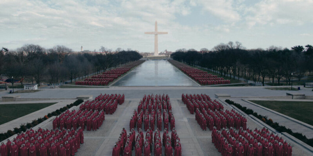 Tjänarinnorna i The Handmaid's Tale säsong tre har samlats utanför Vita huset.