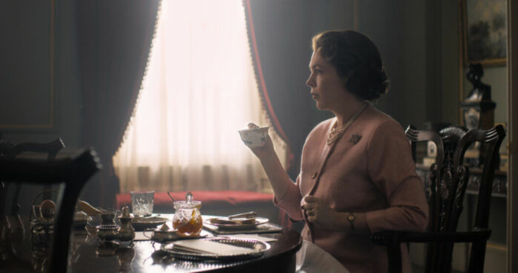 En bild på skådespelerskan Olivia Coleman, som spelar drottning Elizabeth II i tv-serien The Crown på Netflix.