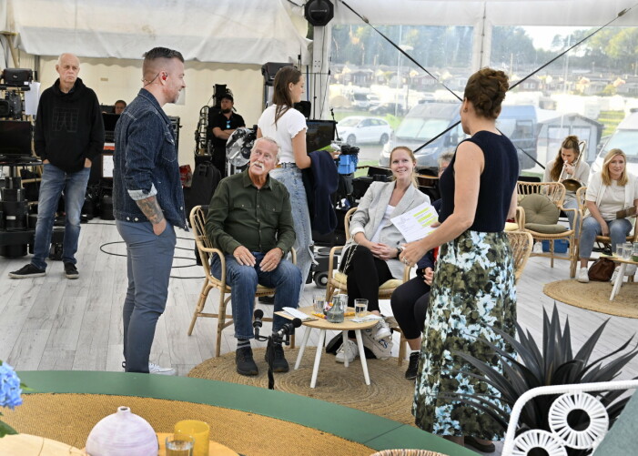 Therese på plats bakom kulisserna med Casper Janebrink och Agneta Sjödin Therese på plats bakom kulisserna med Casper Janebrink och Agneta Sjödin