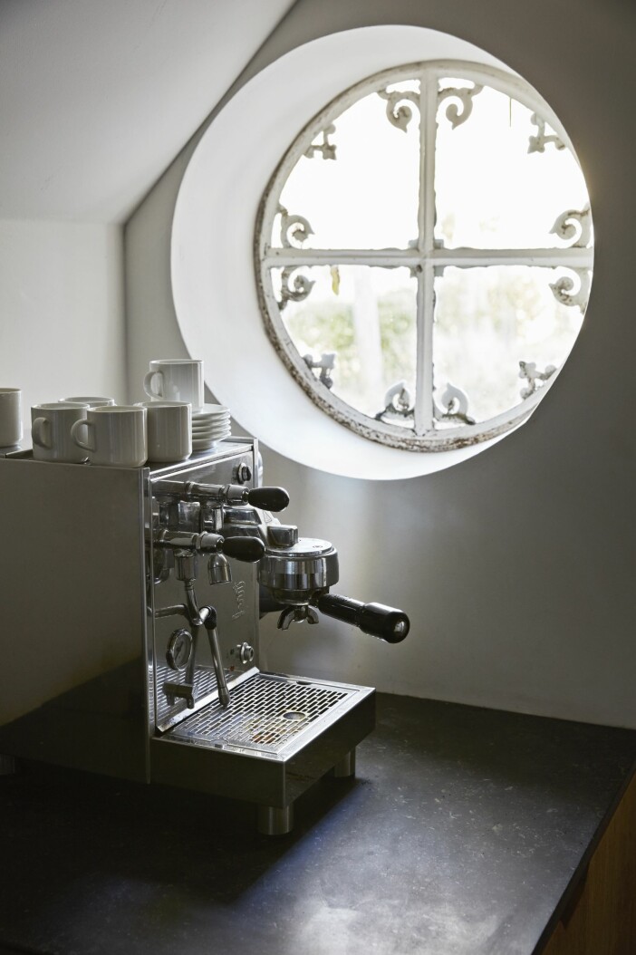 Thomas Eyck kaffemaskin fönster