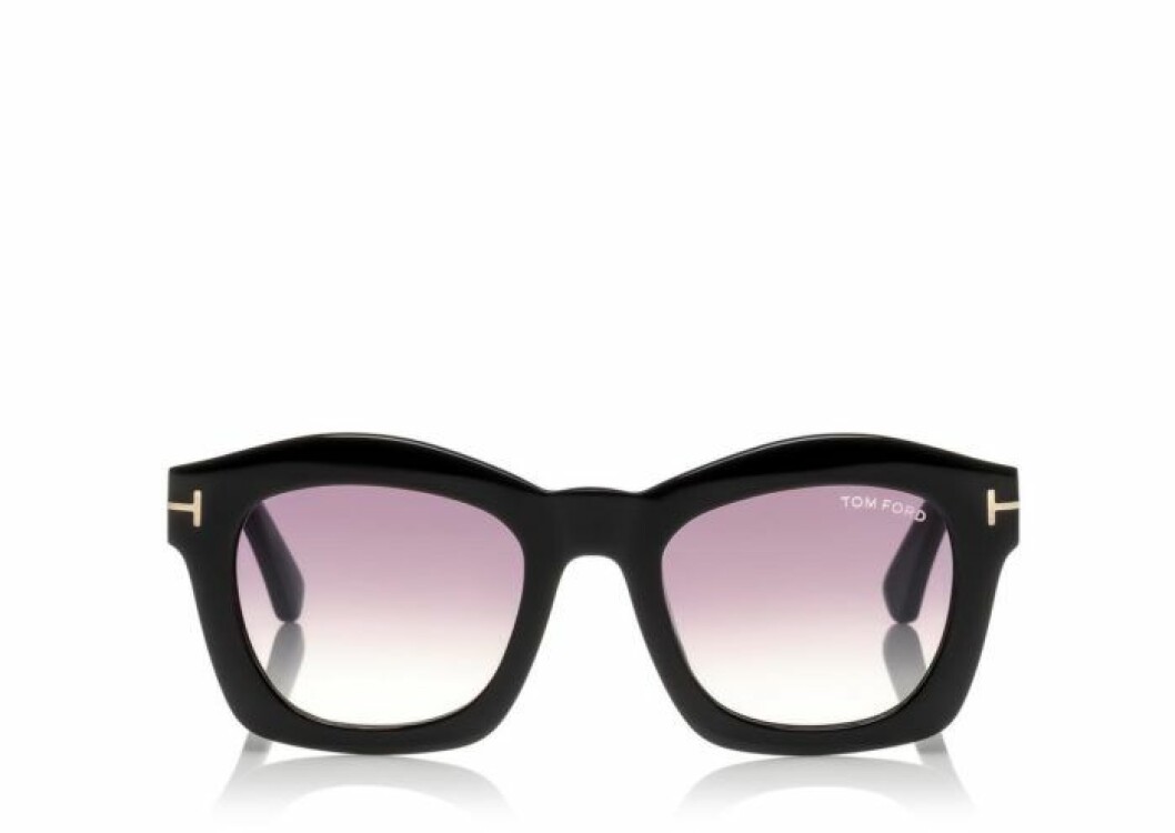<a href="http://www.tomford.com/greta-sunglasses/FT0431.html?dwvar_FT0431_color=01Z#start=6" target="_blank">Stora</a>, 3 900 kr, Tom Ford. stora-solglasogon-tom-ford