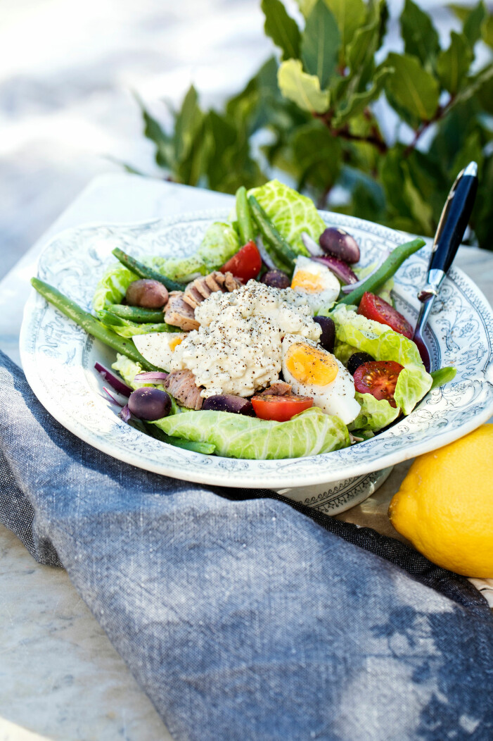 Snabbfixad sallad – och här mättar både ägg, bönor och keso ordentligt. Tonfisksallad med senapskeso