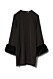 A-linjeformad svart klänning med fuskpäls vid ärmsluten. Från Totême