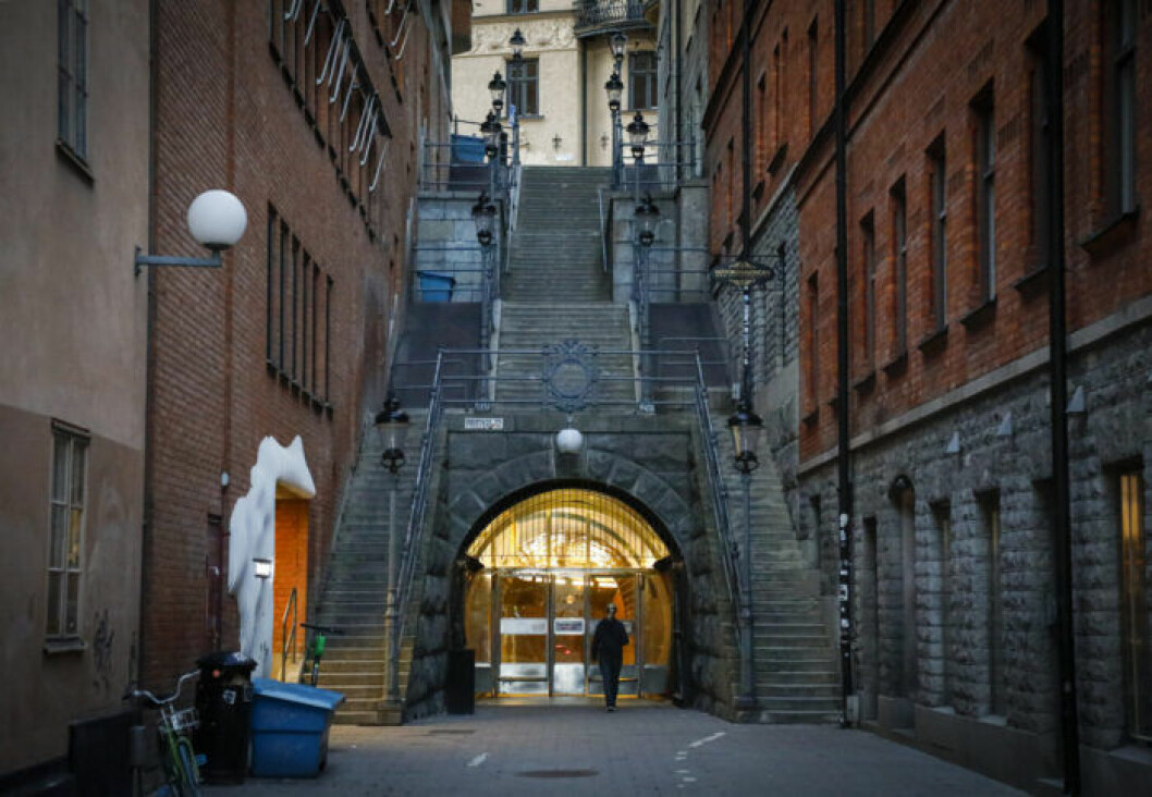 Enligt vittnen var det här, i trapporna upp mot Malmskillnadsgatan, som Olof Palmes mördare försvann. långa trappor i sten