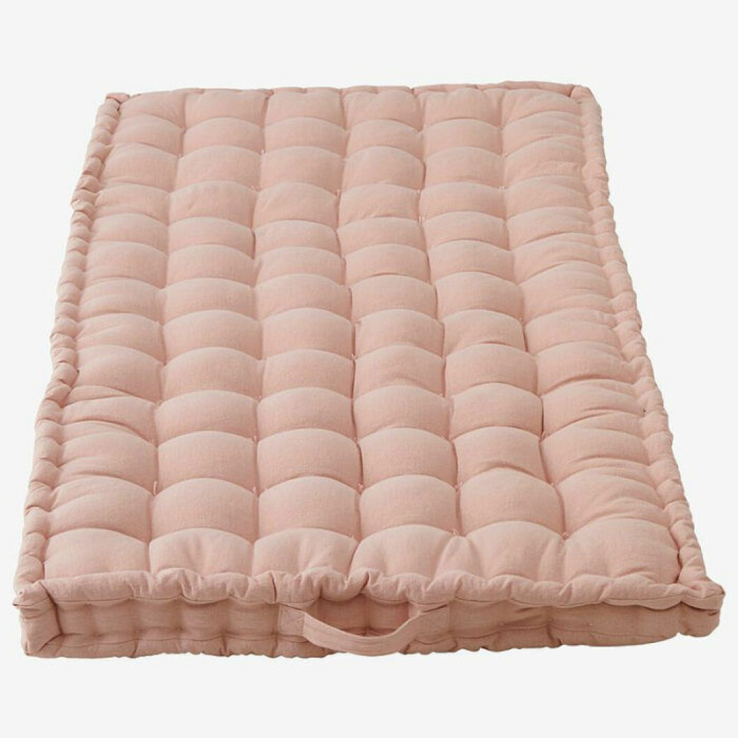 Trendig pastellrosa syna till uteplatsen