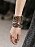 Stela och breda armband på Chanels höstvisning.