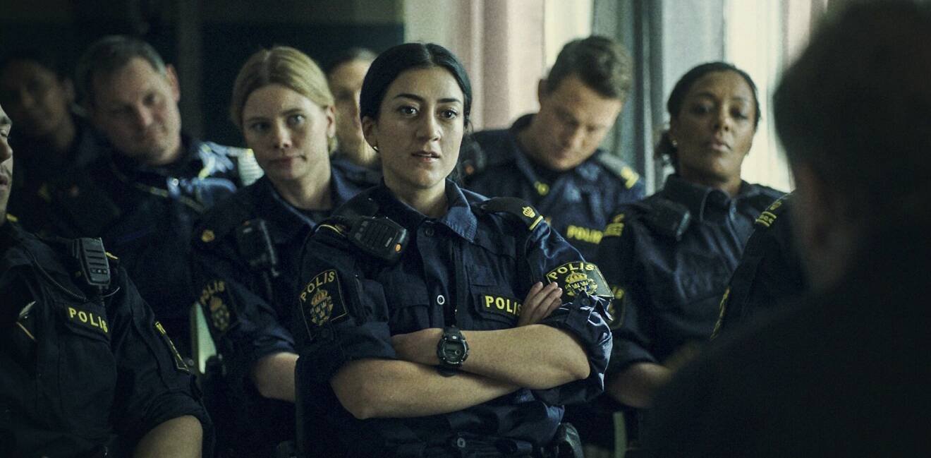 Amanda Jansson och Gizem Erdogan i serien Tunna blå linjen.