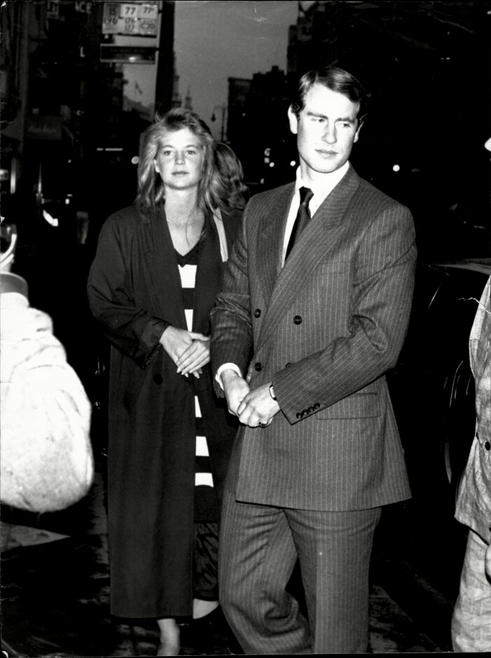 Ulrika Jonsson och prins Edward 1987, utanför The Vaudville Theatre. Ulrika Jonsson och prins Edward 1987, utanför The Vaudville Theatre.