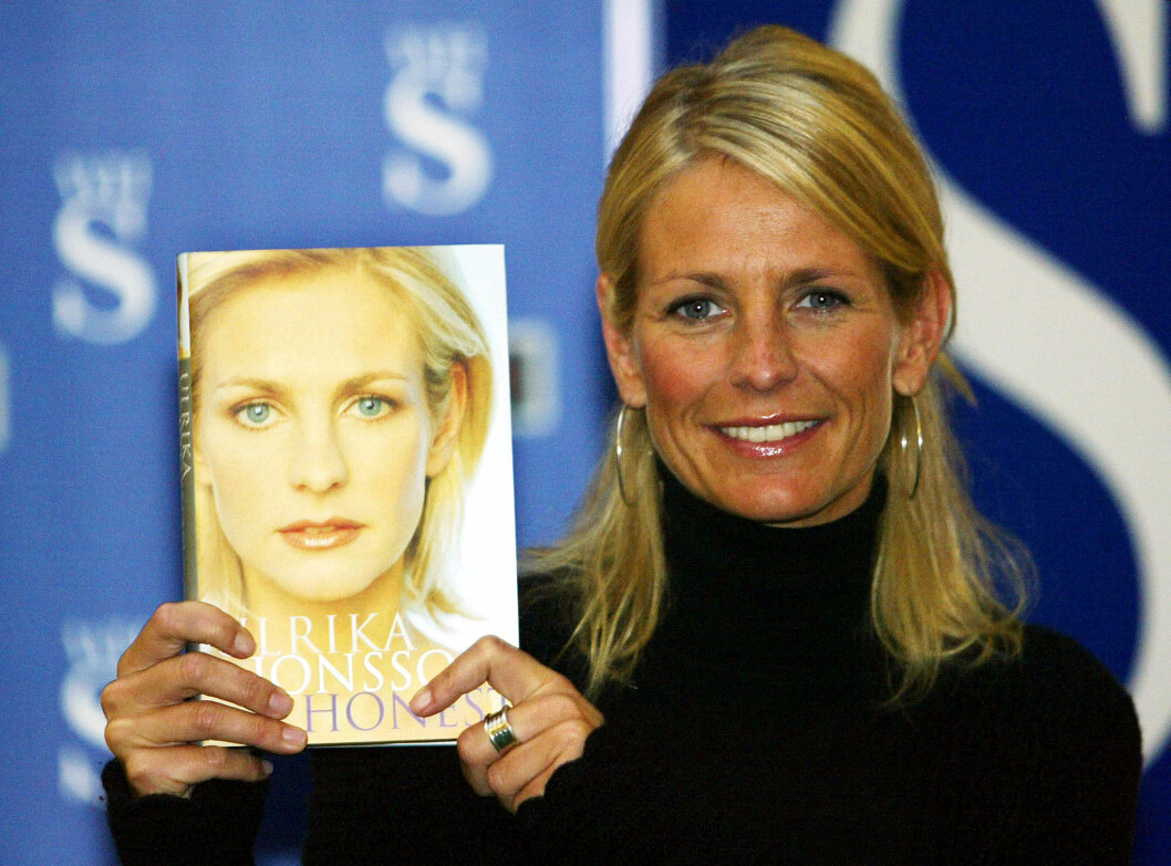 2002, under hösten, släppte Ulrika Jonsson sin självbiografi, kallad <span class=" italic" data-lab-italic_desktop="italic">Honest</span>.